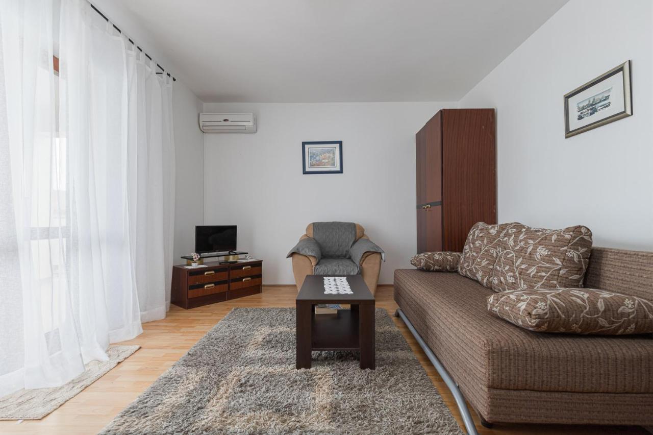 Apartment Vlado *