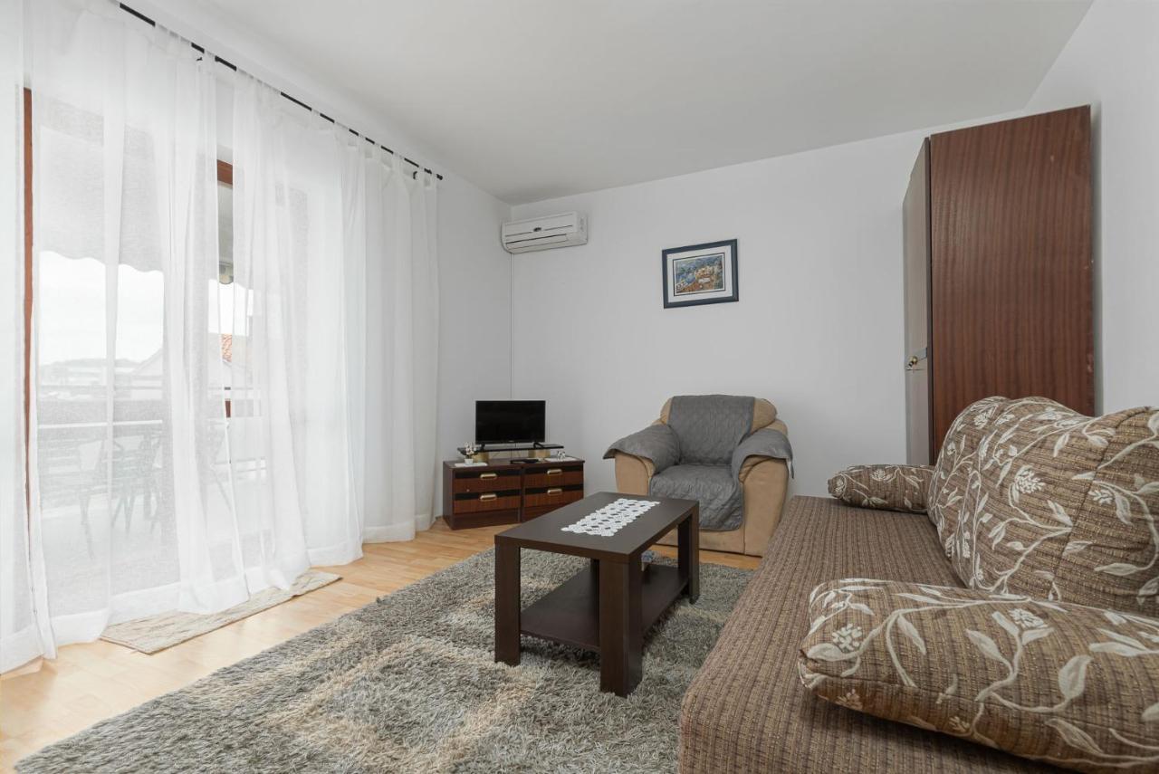 Apartment Vlado *