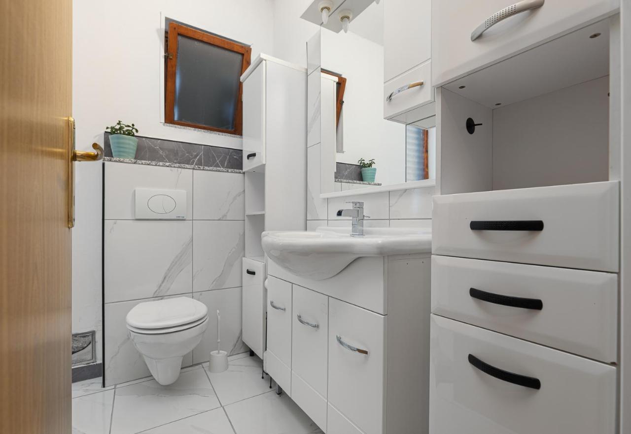 Apartment Vlado *